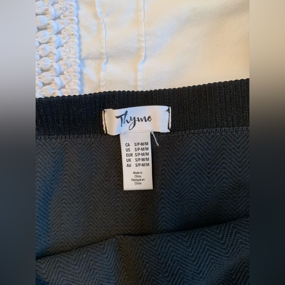 Thyme Maternity Leggings - Picture 4 of 4